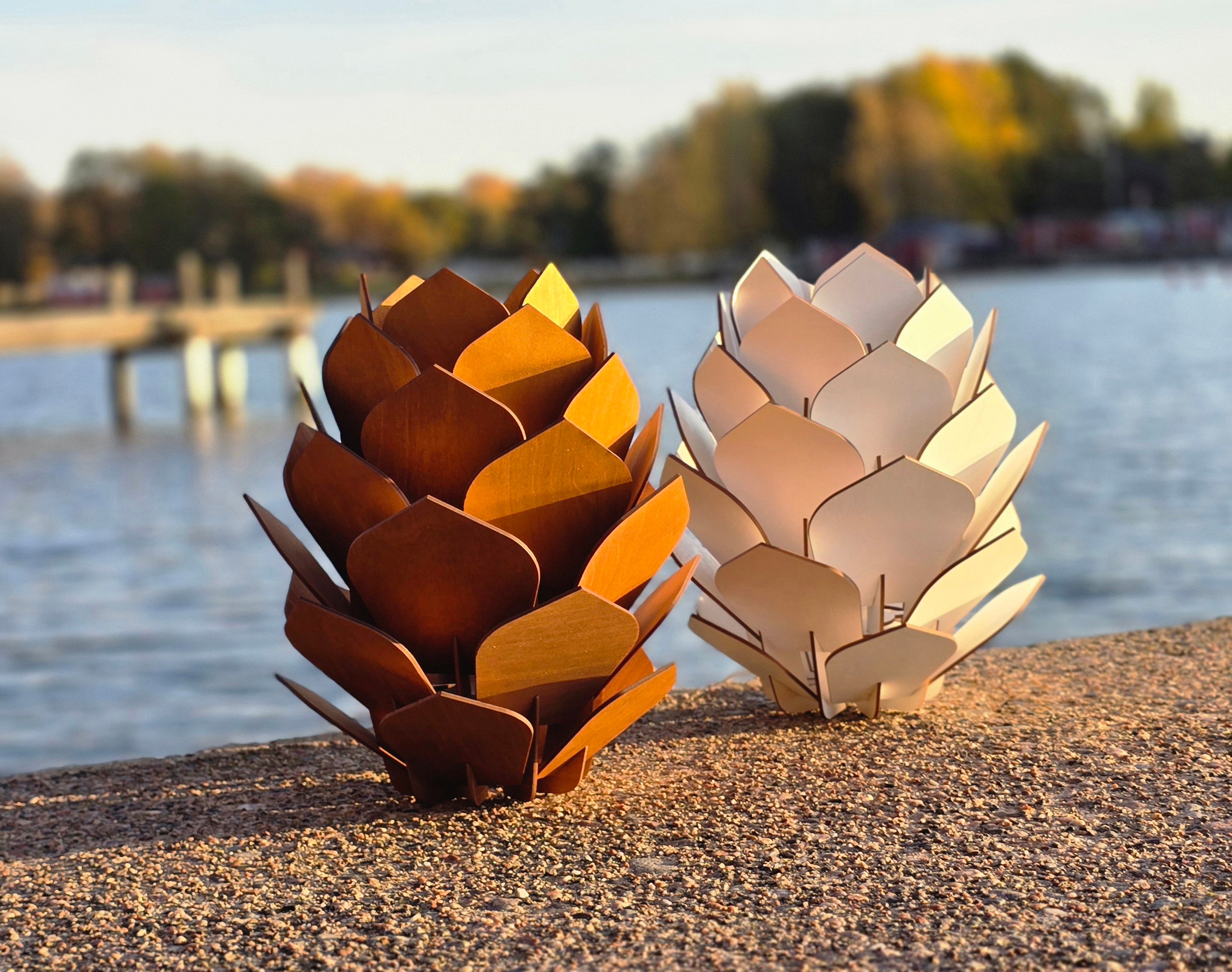 Käpy Bordslampa i Trä – Inspirerad av Kotte, Handgjord Design från Finland