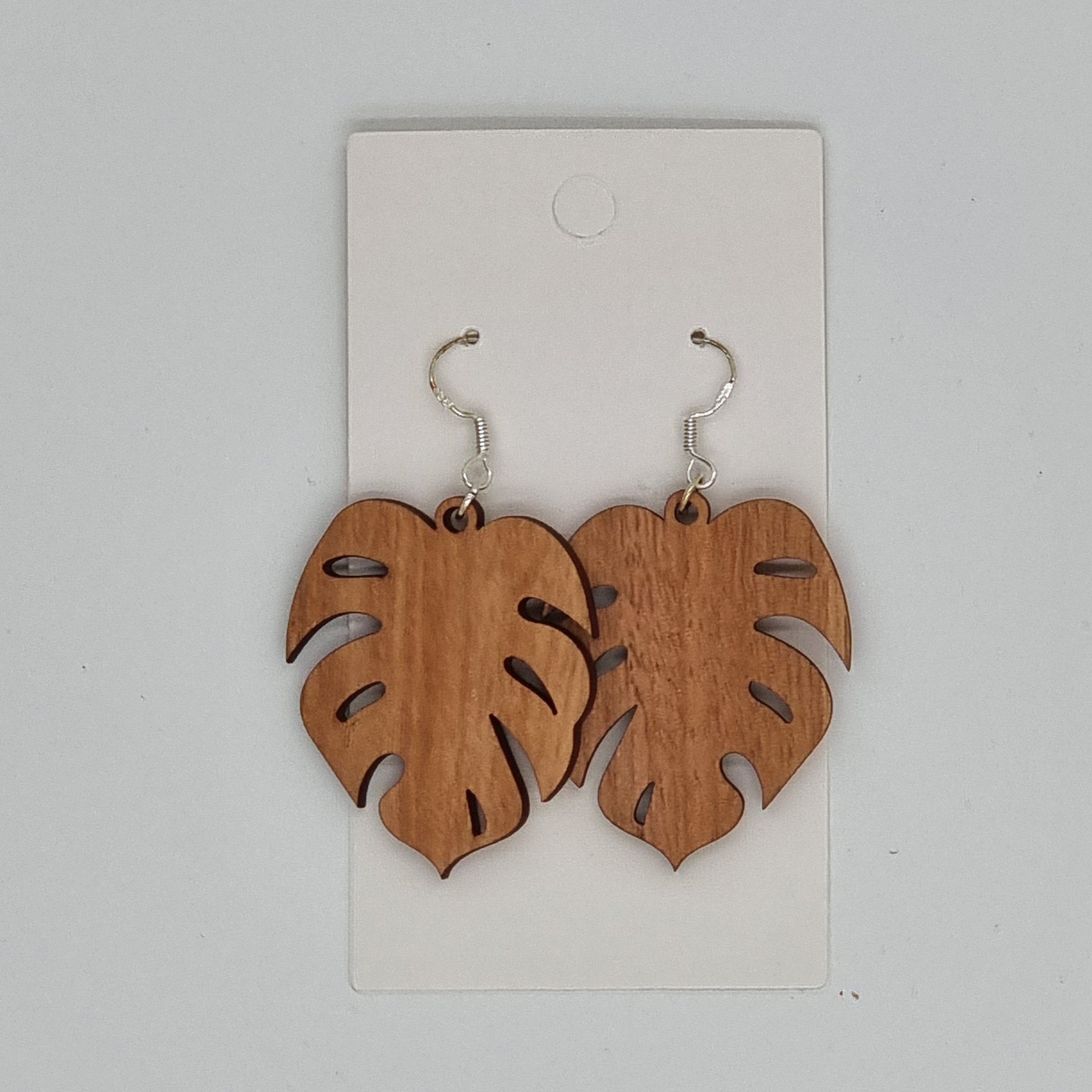 Monstera-korvakorut, puiset